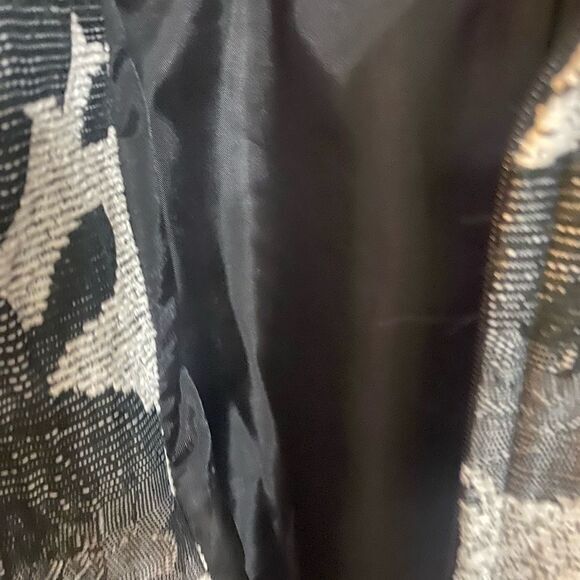 - Woman’s Alfred Dunner black and white coat size 14 HAS MARKS ON SLEEVES - Picture 8 of 11